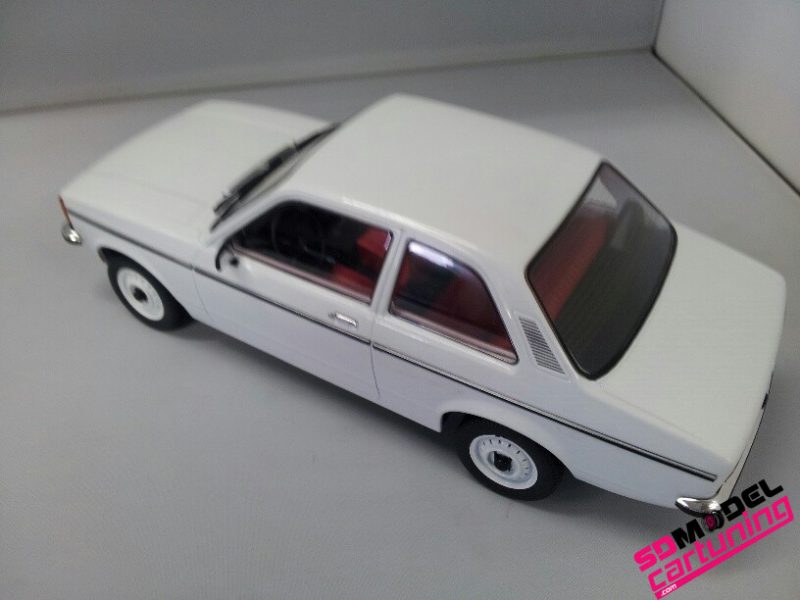 1:18 Opel Kadett C2 Sedan wit