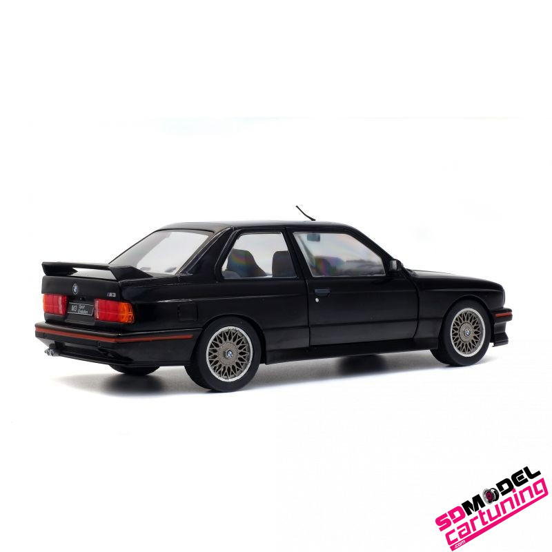 1:18 BMW E30 M3 Evolution 1990 zwart