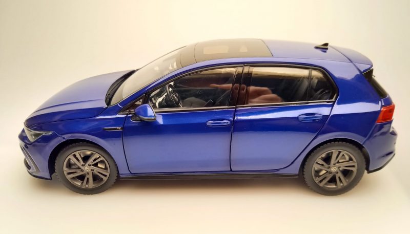 1:18 VW Golf 8 R-Line - 2020 - Blauw metallic – Bild 4