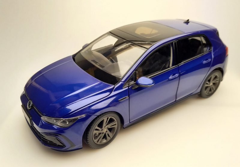 1:18 VW Golf 8 R-Line - 2020 - Blau metallic