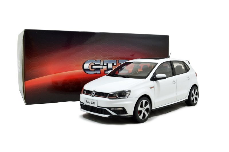 激レア VW POLO フォルクスワーゲン ポロ セダン 1/18 絶版ミニカー