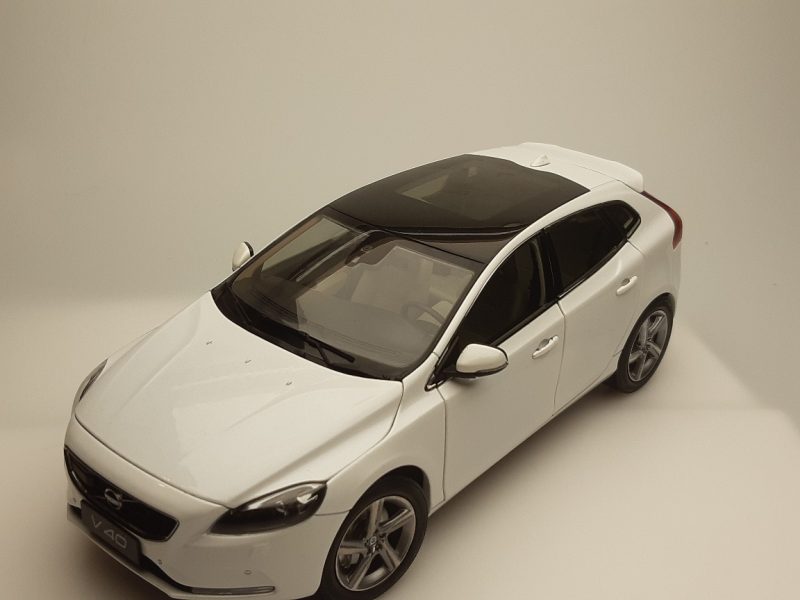 1:18 Volvo V40 2016 - Wit – Bild 6