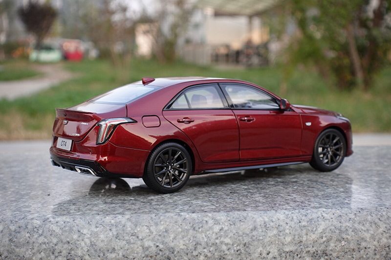 1:18 Cadillac CT4 - 2021 - Metallic rood - immagine 3