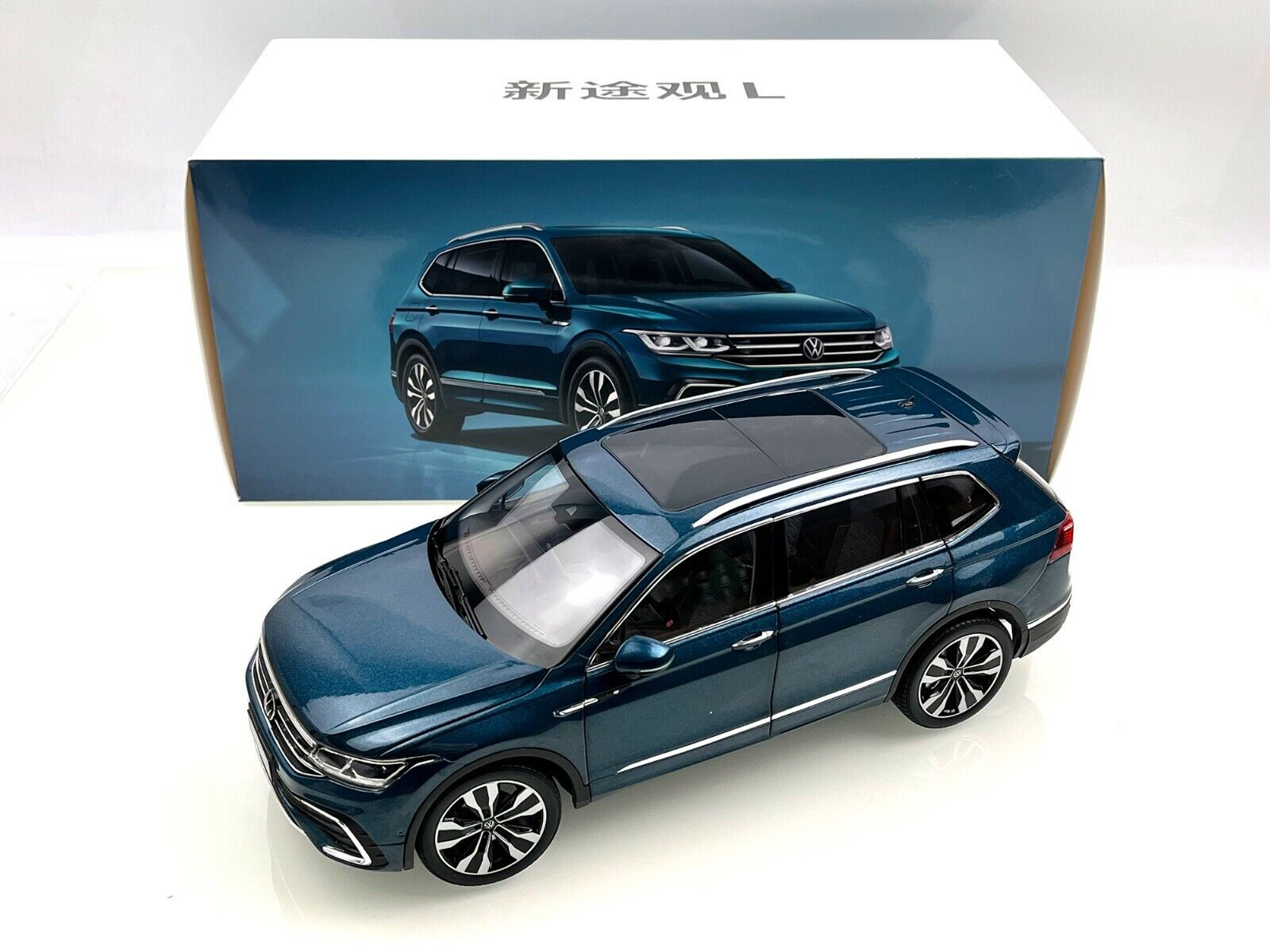 1:18 Volkswagen Tiguan L - 2022 - Metallicblau