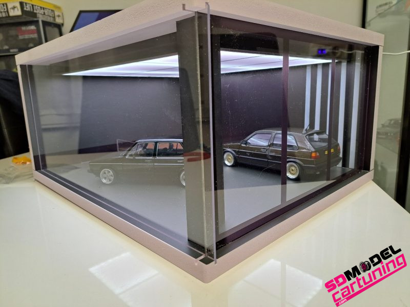 1:18 Car showroom diorama - Bouwkit - immagine 18
