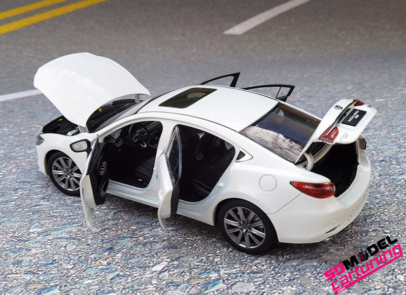 1:18 Mazda 6 Atenza - Wit - Imagen 5