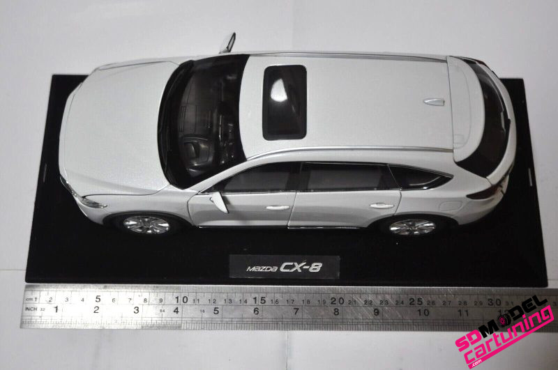 1:18 Mazda CX-8 - Wit - Imagen 5
