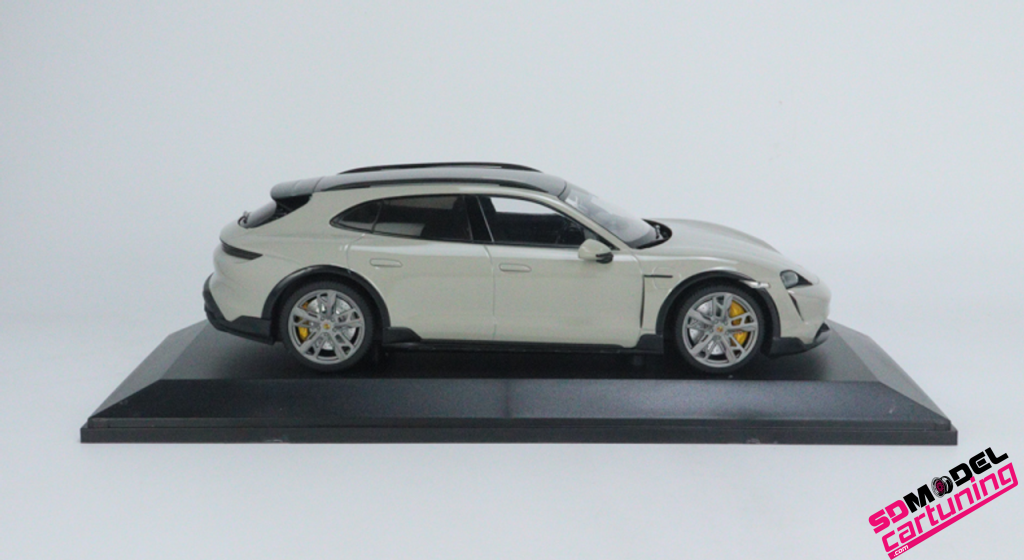 118 Porsche Taycan Cross Tourismo Turbo S 2021 Chalk gray