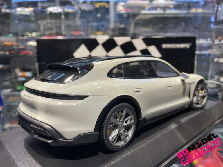 118 Porsche Taycan Cross Tourismo Turbo S 2021 Chalk gray