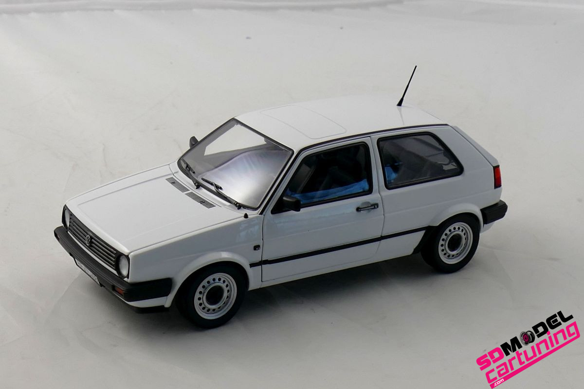 VOLKSWAGEN Golf CL Gris métal 1988 1/18 NOREV