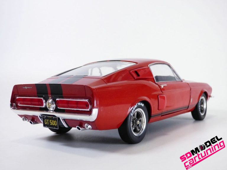 Modèle Réduit Ford Shelby Mustang GT500 1967 - Échelle 1:12 - Rouge Et Blanc - Capot Et Portes Ouvrantes
