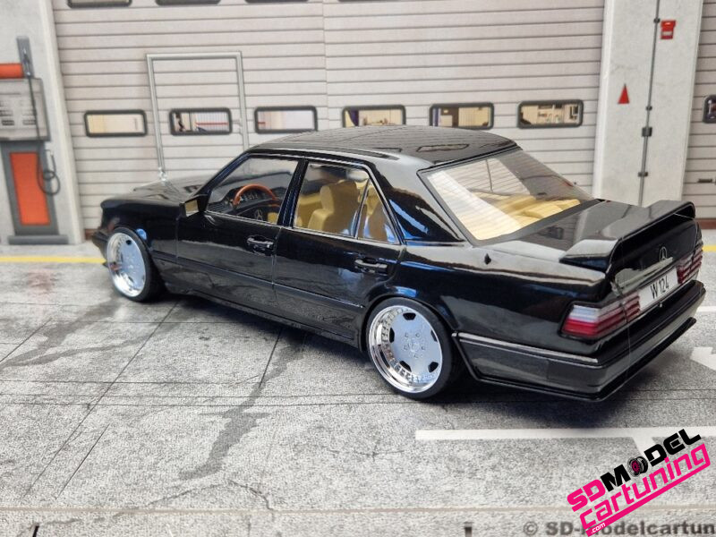 1:18 Mercedes Benz E-Klasse W124 - 1990 - Zwart met unieke AMG velgen – Bild 4