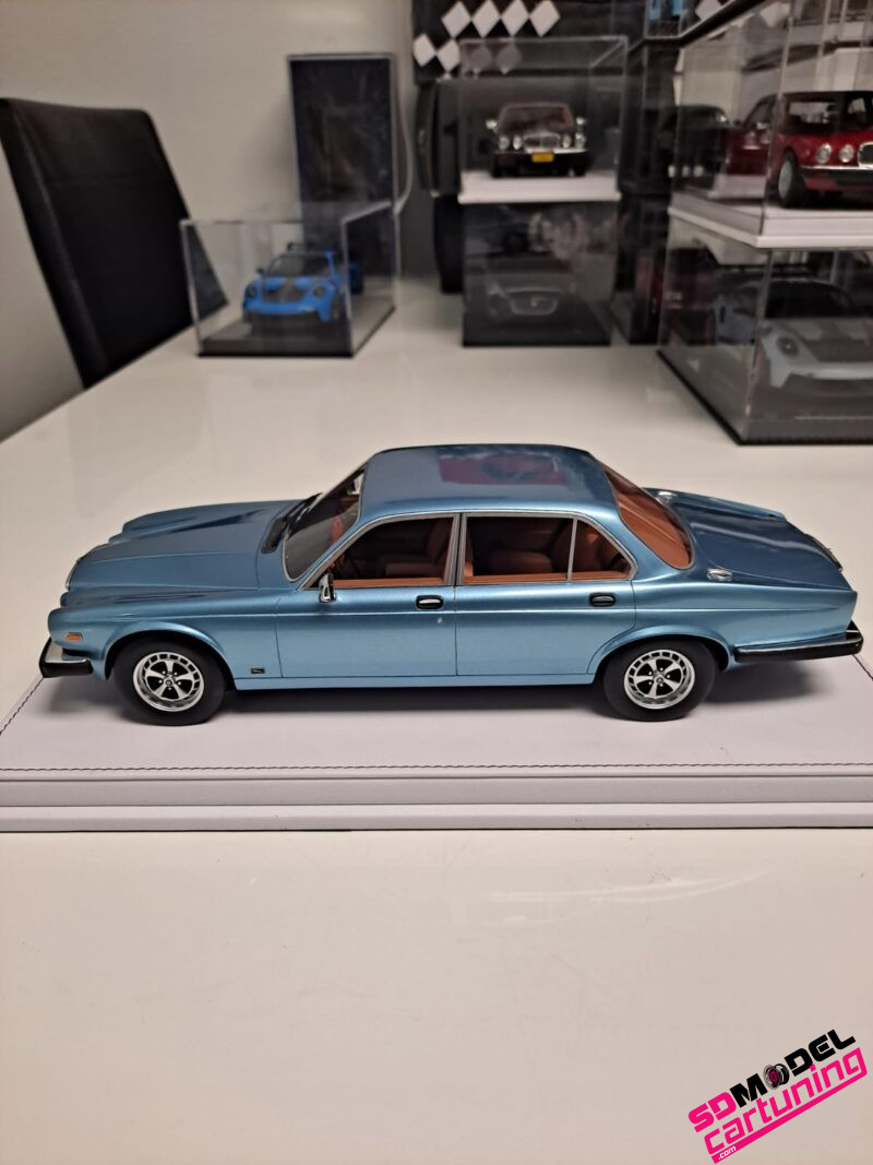 1:18 Jaguar XJ6 - 1982 - Metallic Lichtblauw - Afbeelding 3