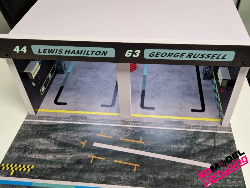1:18 Mercedes AMG  F1 Pitbox diorama - Bouwkit - Imagen 2