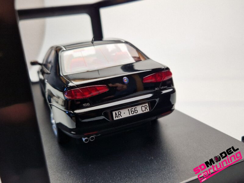 1:18 Alfa Romeo 166 3.0 V6 - 1998 - Zwart - Afbeelding 4
