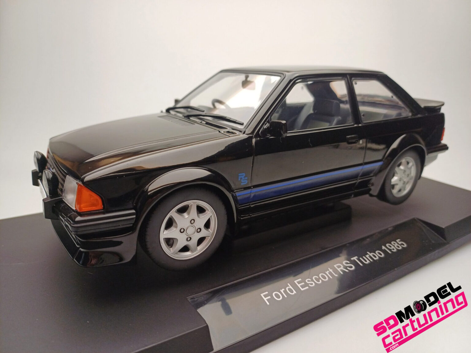 Ford Escort RS MKIII Turbo 1985 - Modelcar 1/18 Ford Escort RS MKIII Turbo 1985 - Modelcar 1/18