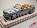 1:18 Rolls Royce Novitec Spofec Dawn Overdose - Grijs/Zilver - Inclusief vitrinebox + Luxe Grondplaat