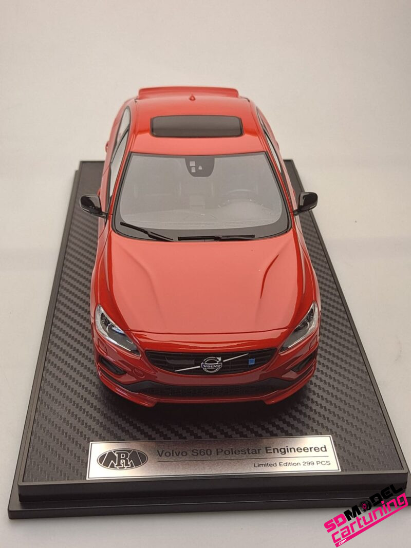 1:18 Volvo S60 Polestar - Rood - Inclusief Luxe Vitrinebox – Bild 2