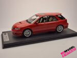 1:18 Saab 9-2X - Rot - Inklusive Luxus-Vitrine