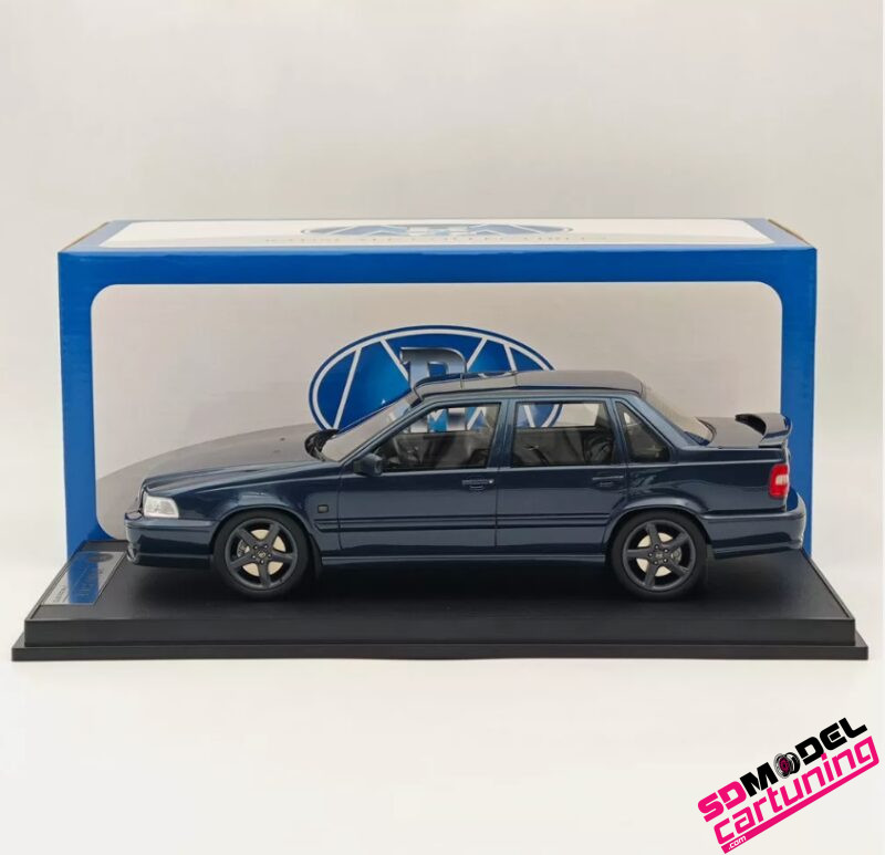 1:18 Volvo S70R - Nautic Blue - Inclusief Vitrinebox - Afbeelding 3