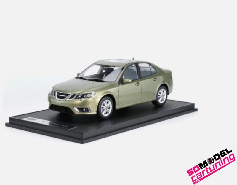 1:18 Saab 9-3 Aero Sedan - 2008 - Pepper Green - Inclusief Luxe Vitrinebox - Afbeelding 2