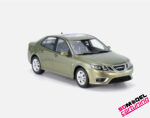 1:18 Saab 9-3 Aero Sedan - 2008 - Pepper Green - Inclusief Luxe Vitrinebox
