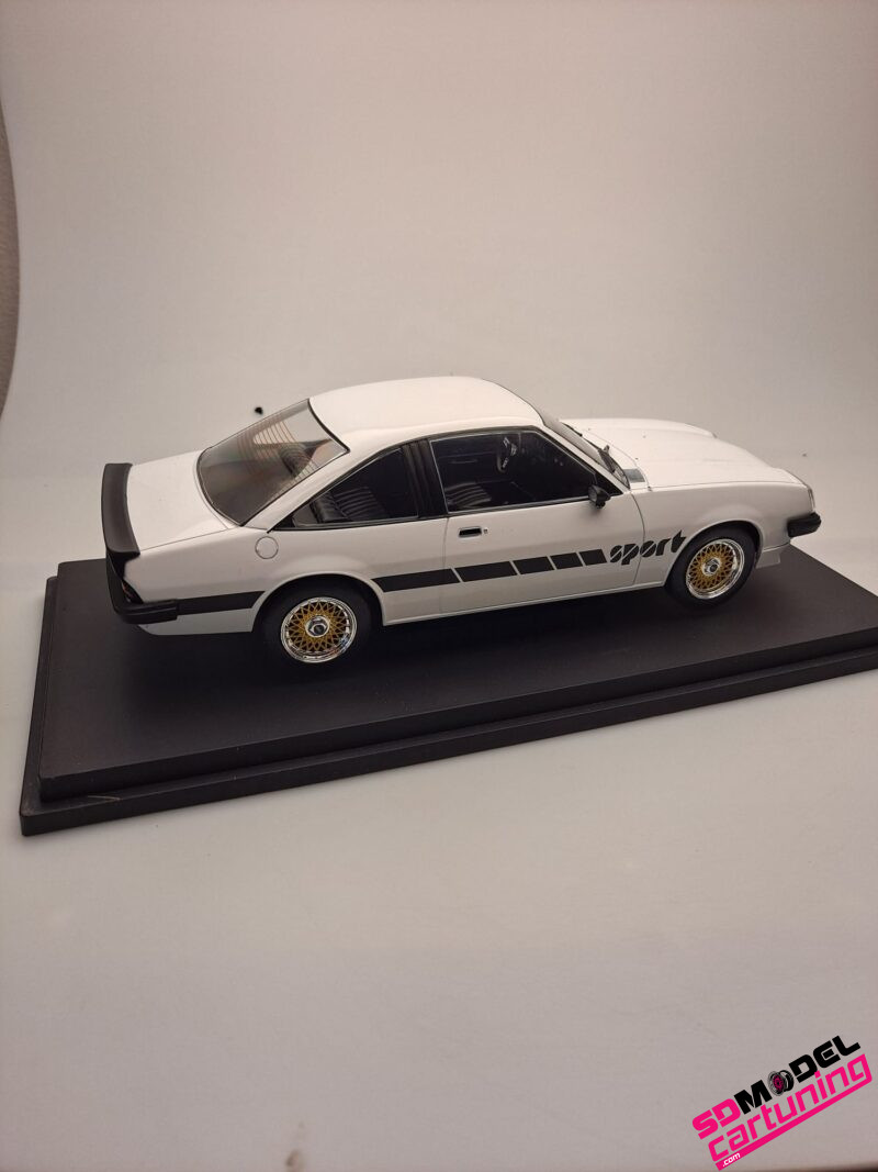 1:18 Opel Manta B Sport - Wit - Imagen 4