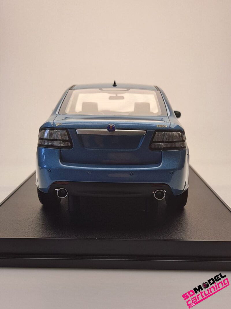 1:18 Saab 9-3 Aero Sedan - 2008 -  Ice Blue - Inclusief Luxe Vitrinebox - Afbeelding 9