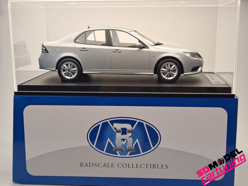 1:18 Saab 9-3 Aero Sedan - 2008 - Snow Silver - Inclusief Luxe Vitrinebox - Imagen 8