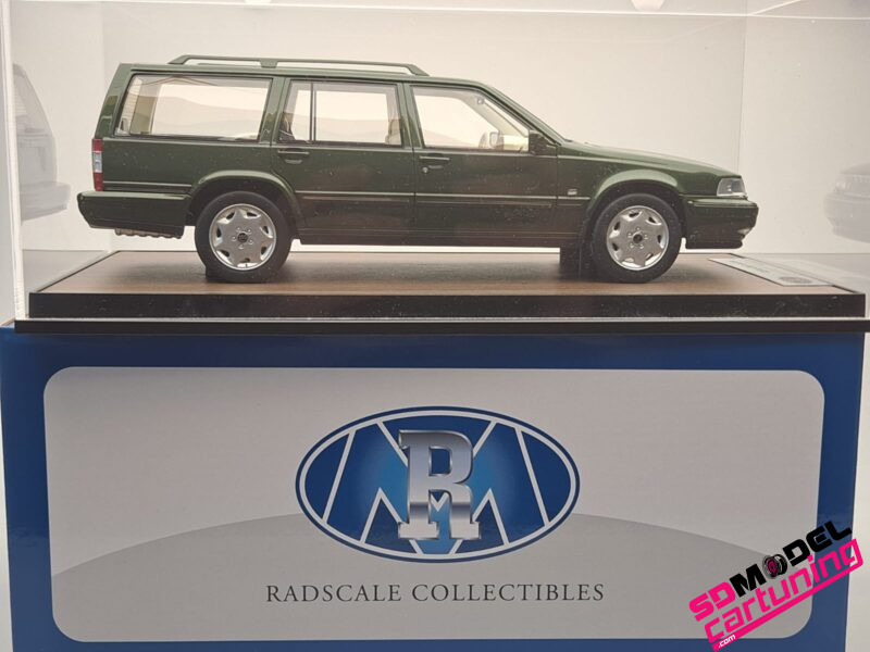 1:18 Volvo 960 Estate - Olive Green - Inclusief Luxe Vitrinebox - Imagen 5