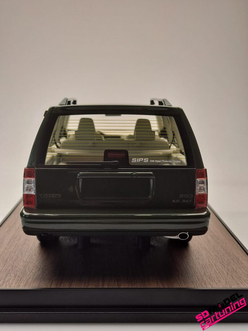 1:18 Volvo 960 Estate - Olive Green - Inclusief Luxe Vitrinebox - Imagen 8