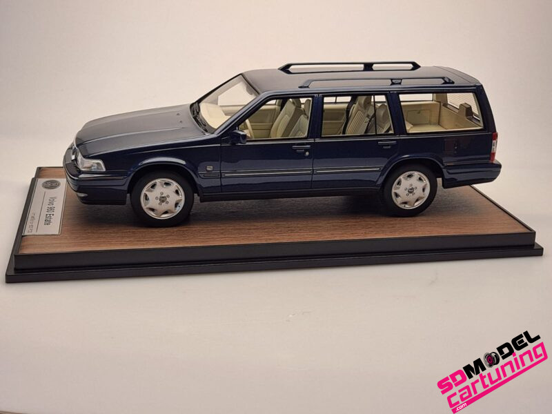 1:18 Volvo 960 Estate - Nautic Blue - Inclusief luxe Grondplaat En Vitrinebox - Imagen 9