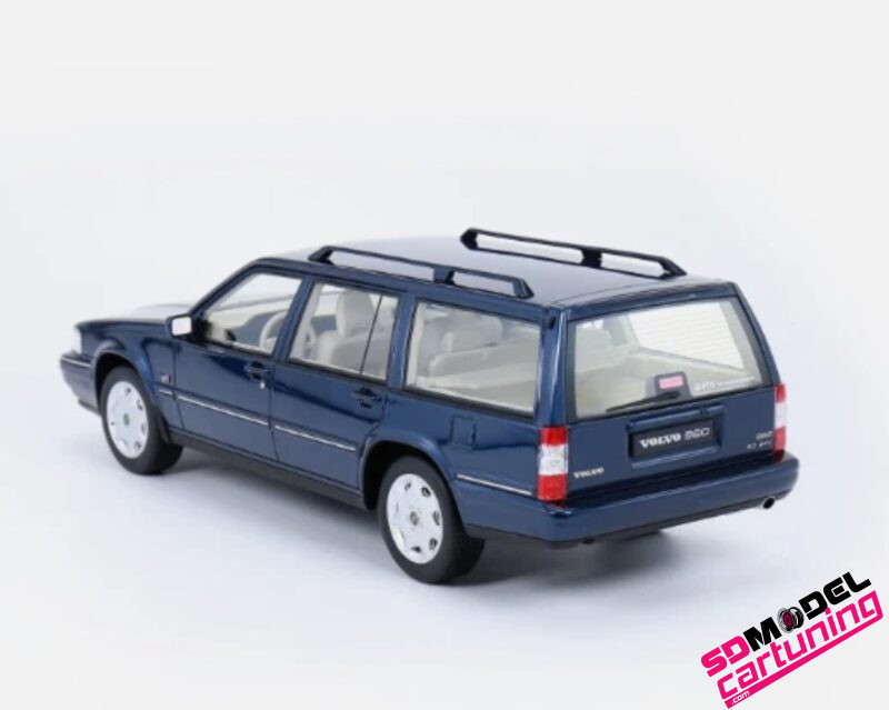 1:18 Volvo 960 Estate - Nautic Blue - Inclusief luxe Grondplaat En Vitrinebox - Afbeelding 3