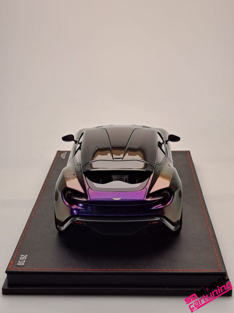 1:18 Aston Martin Zagato Shooting Brake - Chameleon color. - immagine 8