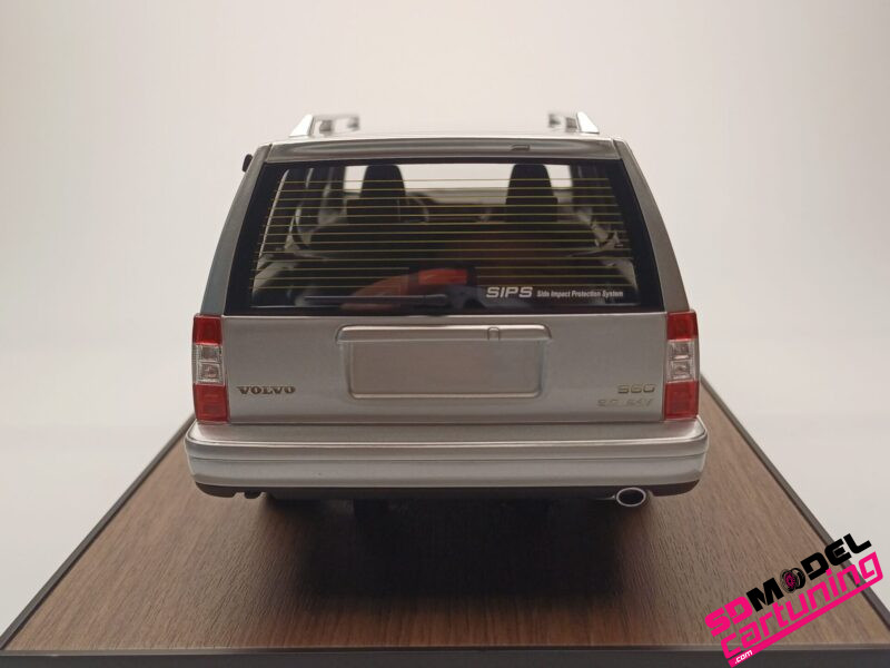 1:18 Volvo 960 Estate – Zilver – Inclusief luxe grondplaat en vitrine box – Bild 5