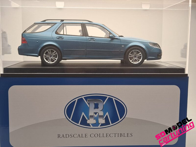 1/18 Saab 9-5 Sportcombi – 2006 – Ice Blauw – Inclusief Luxe Vitrine box - Imagen 5
