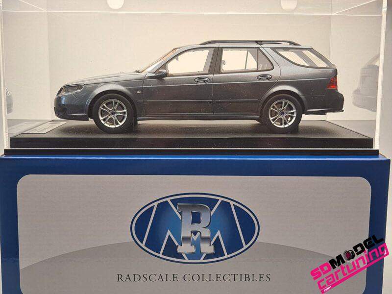 1/18 Saab 9-5 Sportcombi – 2006 – Titan Grijs – Inclusief Luxe Vitrine box - Imagen 10