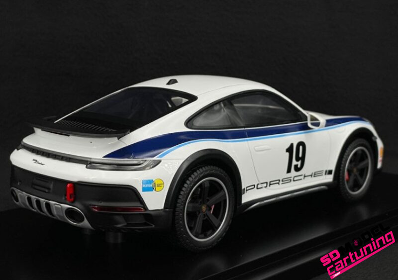 1:18 Porsche 911 992 Dakar Rallye #19 - Wit - Inclusief Luxe Vitrinebox - immagine 5