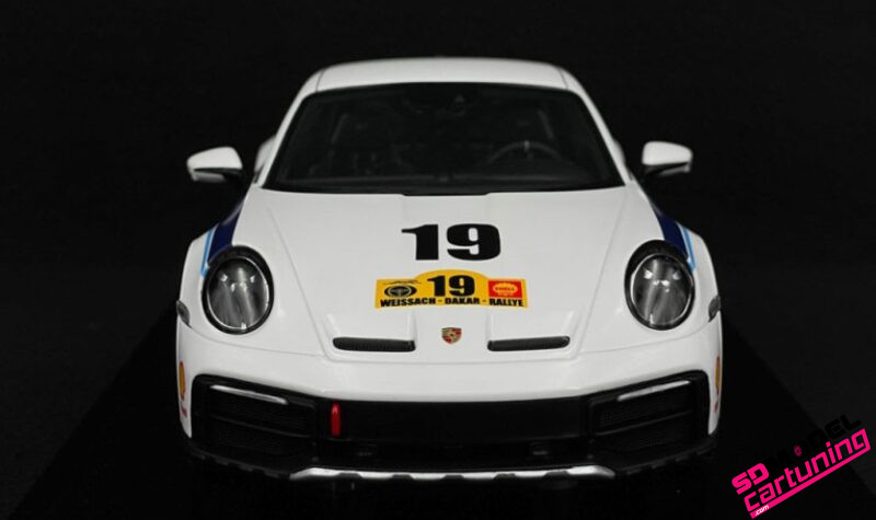 1:18 Porsche 911 992 Dakar Rallye #19 - Wit - Inclusief Luxe Vitrinebox - immagine 6