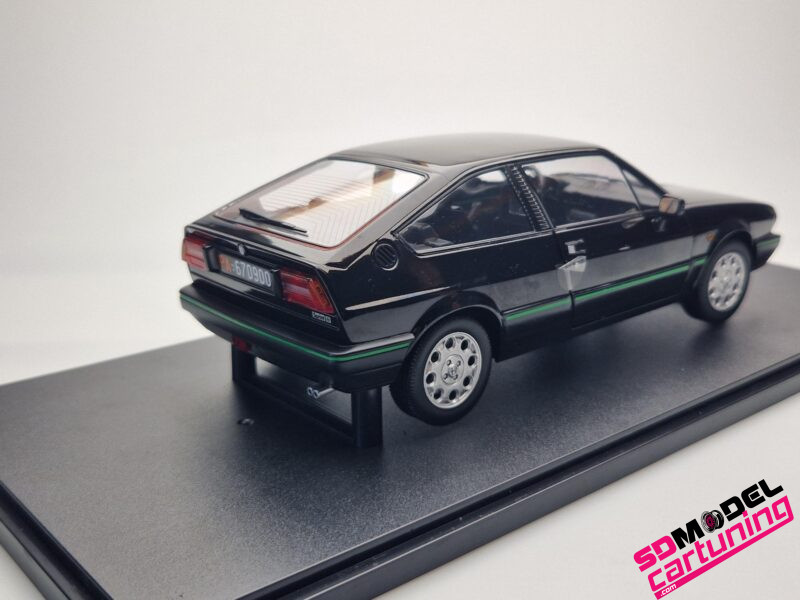 1:18 Alfa Romeo Sprint 1.5 Quadrifoglio Verde - 1983 - Zwart – Bild 3