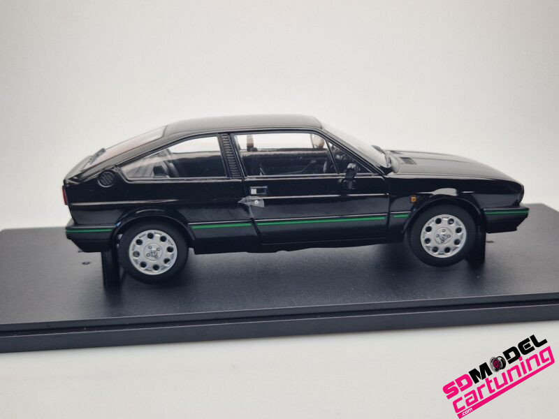 1:18 Alfa Romeo Sprint 1.5 Quadrifoglio Verde - 1983 - Zwart – Bild 4