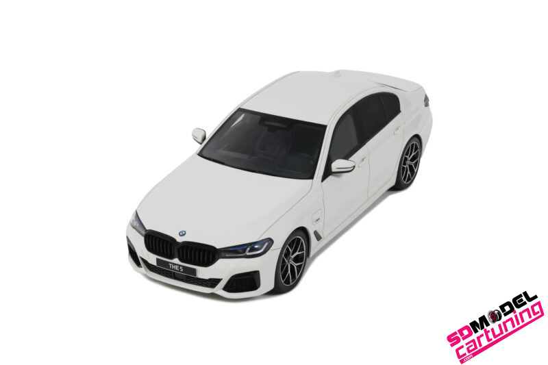 1:18 BMW 545E X Drive Saloon M Sport - 2023 - Wit - Imagen 3