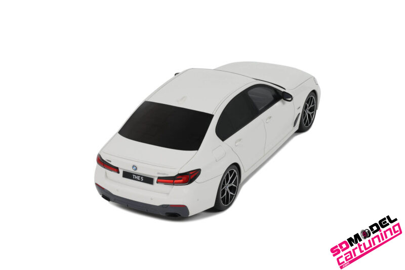 1:18 BMW 545E X Drive Saloon M Sport - 2023 - Wit - Imagen 4