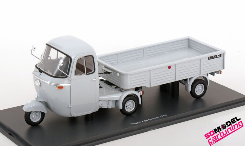 1:18 Vespa Pantero - 1964 - Solid grey - Inclusief vitrine