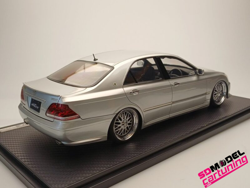 1:18 Toyota Crown Athlete (GRS180) 3.5 - Zilver – Image 2