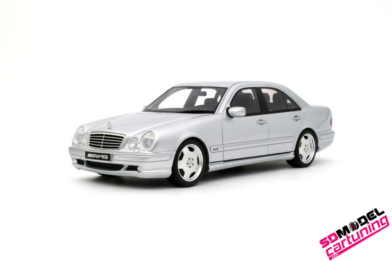 1:18 Mercedes-Benz E55 AMG W210 - 2001 - Brilliant silver