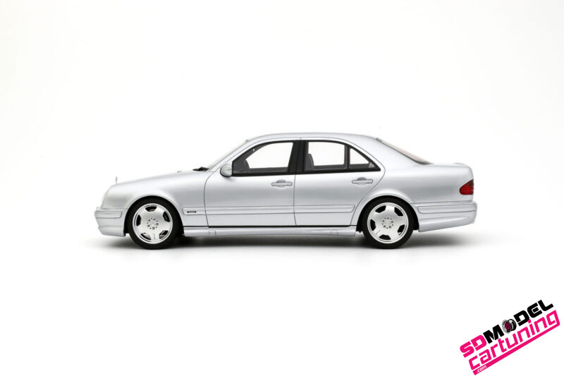 1:18 Mercedes-Benz E55 AMG W210 - 2001 - Brilliant silver - Afbeelding 4