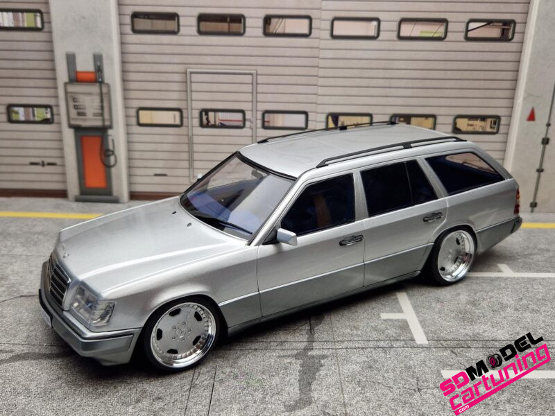 1:18 Mercedes Benz E-klasse 300E Estate - 1995 - Zilver met AMG velgen - immagine 3