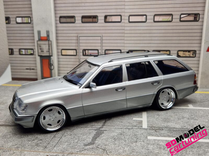 1:18 Mercedes Benz E-klasse 300E Estate - 1995 - Zilver met AMG velgen - immagine 4