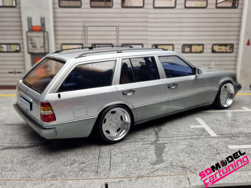1:18 Mercedes Benz E-klasse 300E Estate - 1995 - Zilver met AMG velgen - immagine 6